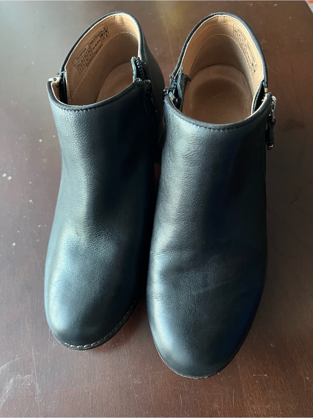 Vionic Kids Black Leather Ankle Boots with Two Side Zips size 7 or EU 38